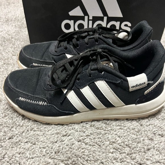 adidas gazelle silver green womens Retrorun Shoes (W) main image 0